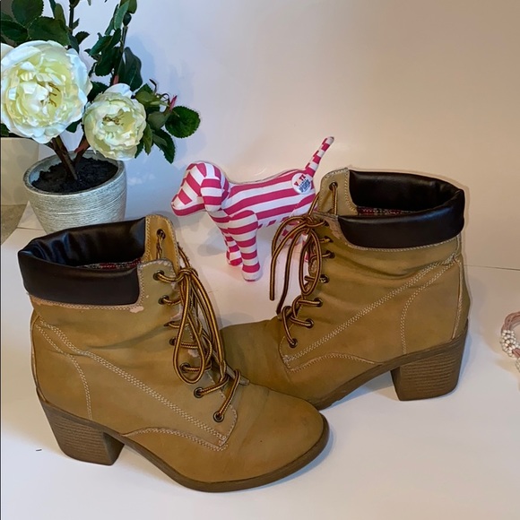 Mudd Shoes - Mudd 8 vintage wedge / heeled work-boot